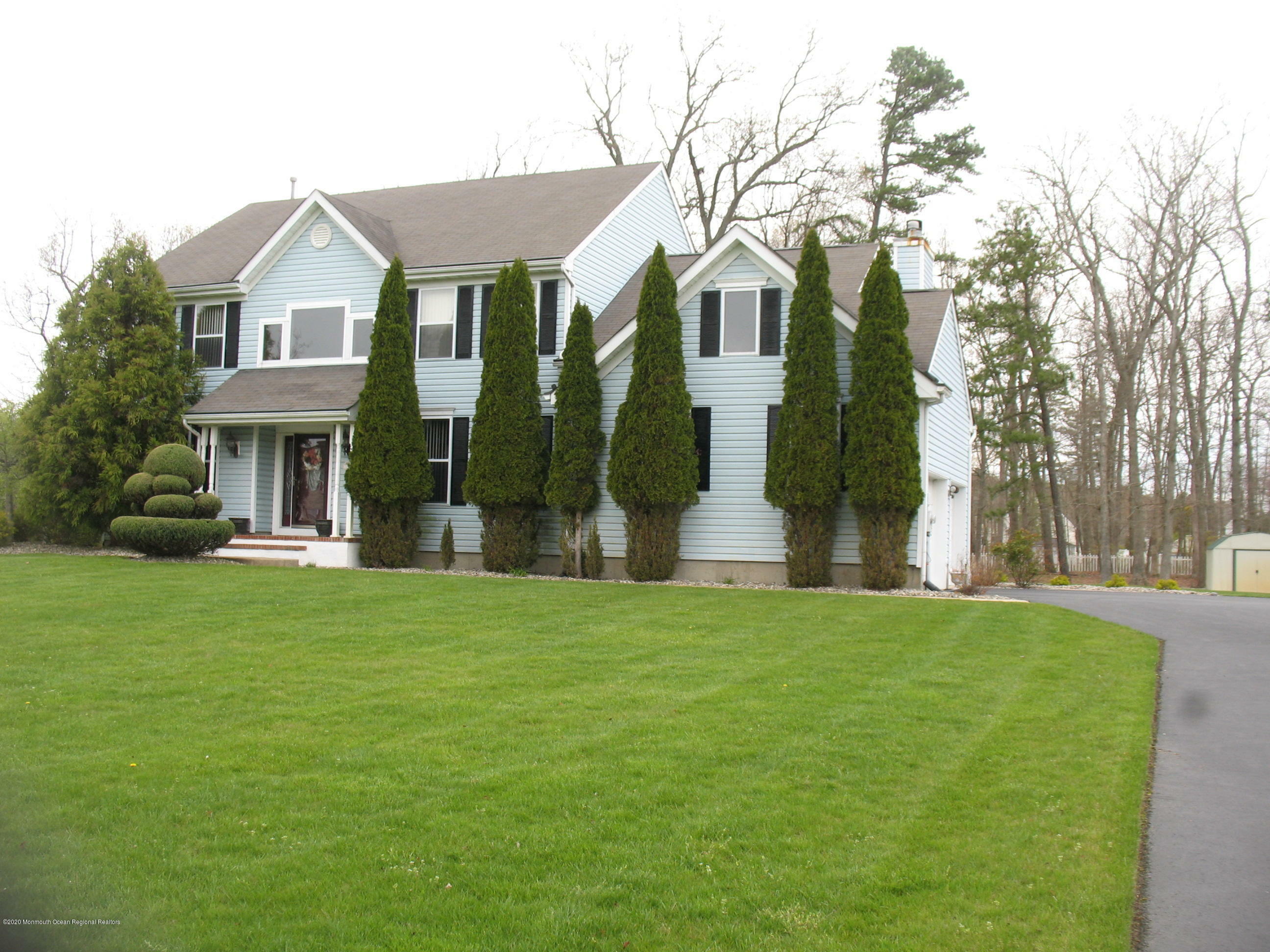 Property Photo:  4 Meadowlark Court  NJ 08527 