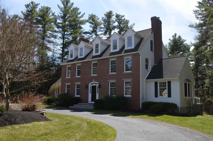 Property Photo: 74 Wendover Way NH 03110