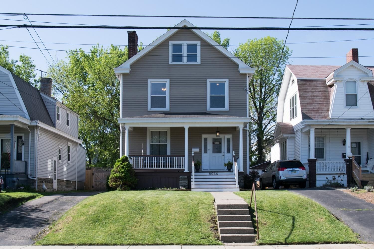 Property Photo: 2065 Maple Ave OH 45212