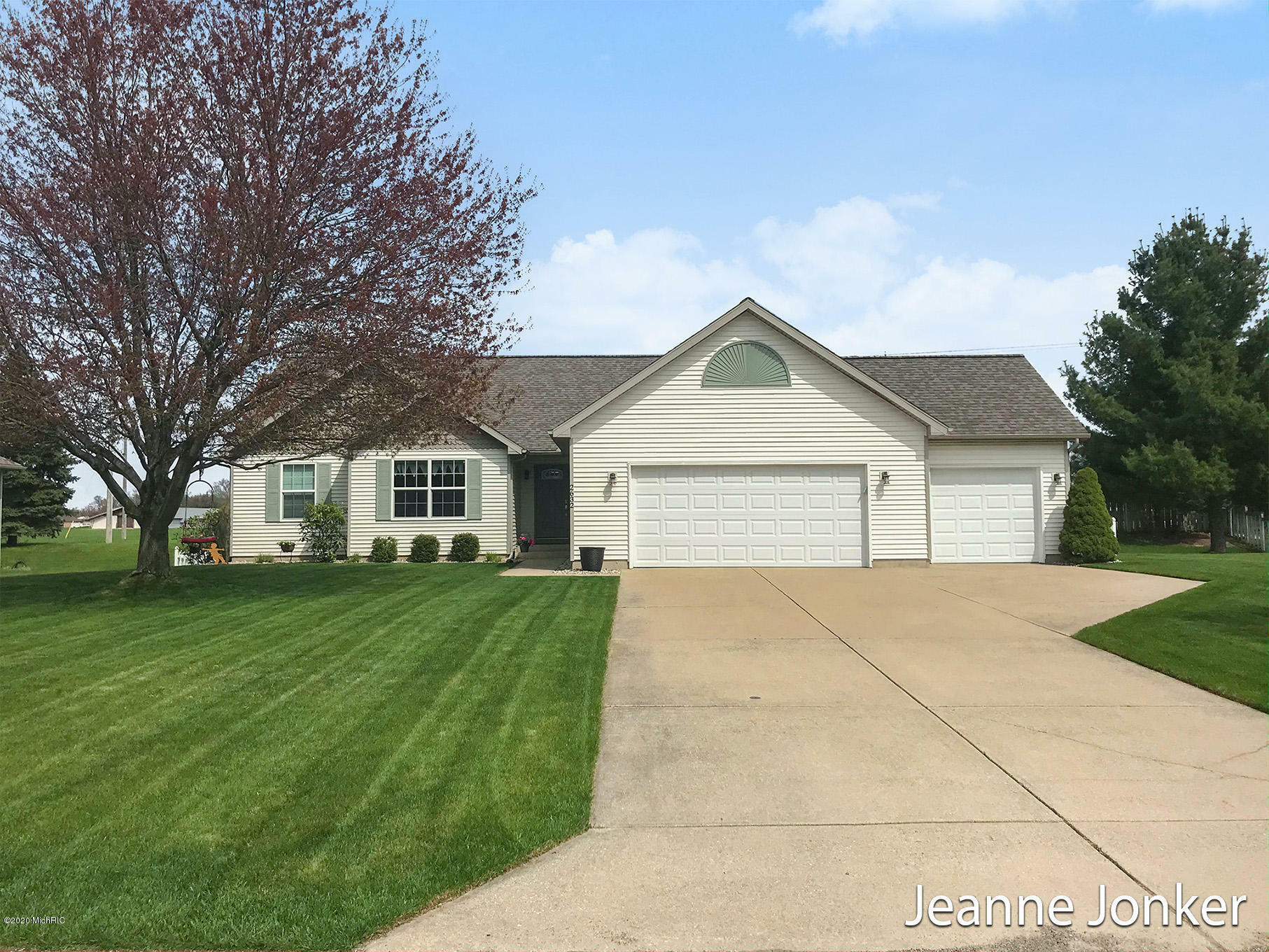 Property Photo: 2632 Fairfield Drive MI 49464