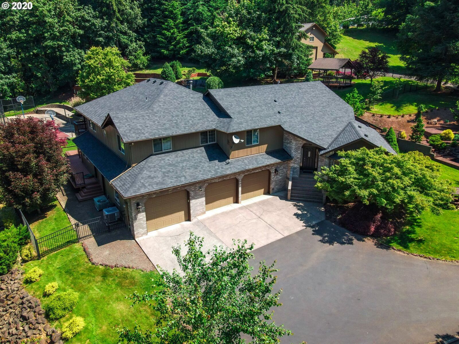 Property Photo:  