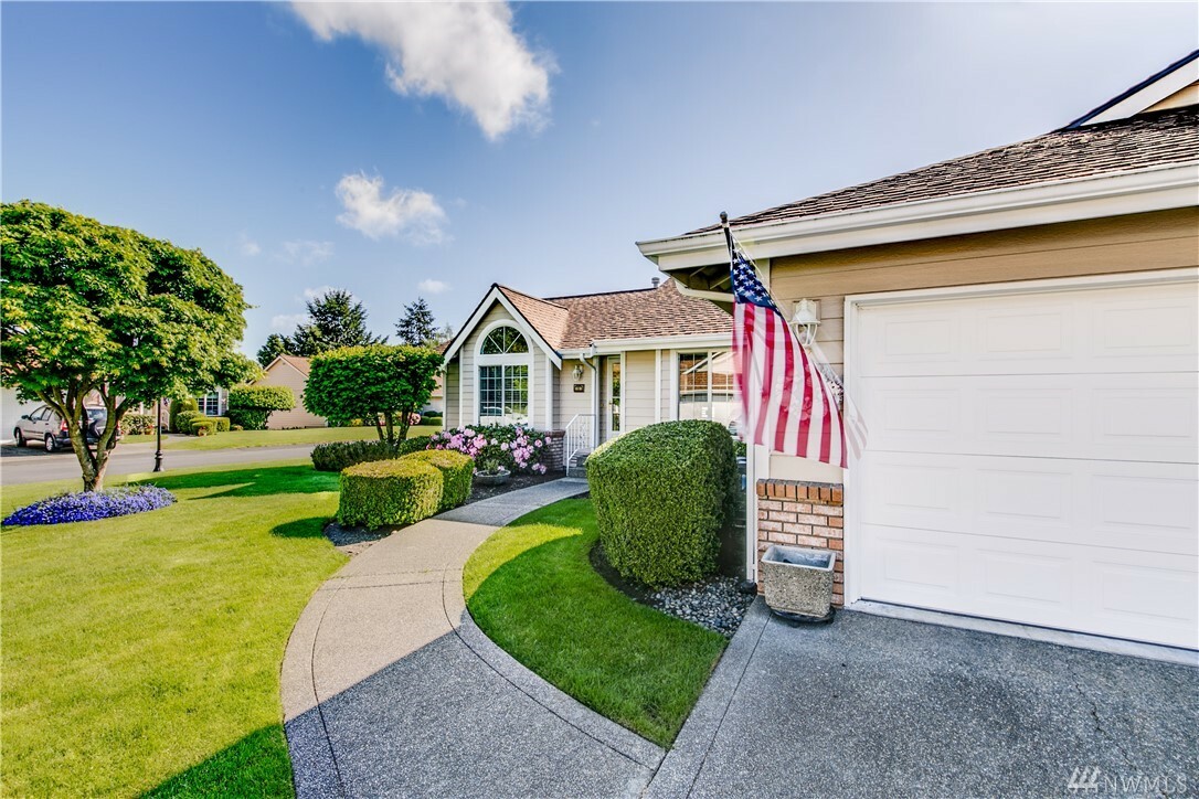 Property Photo:  32 Lakewood Oaks Dr SW  WA 98499 