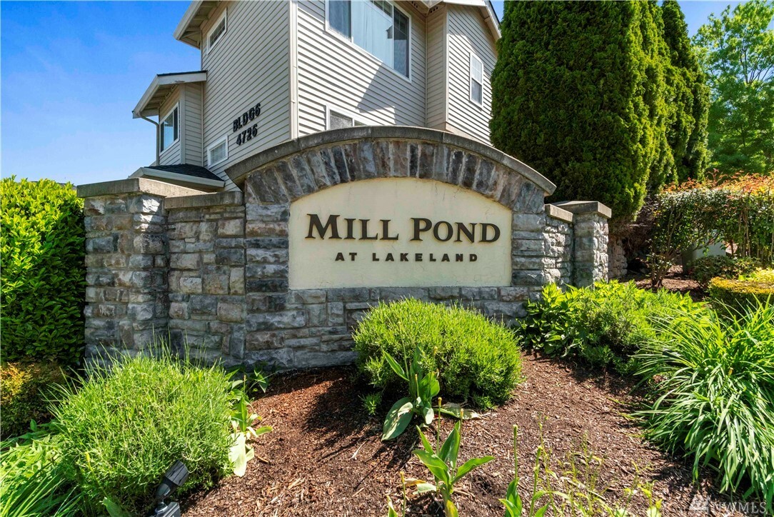 Property Photo:  4710 SE Mill Pond Dr SE 313  WA 98092 