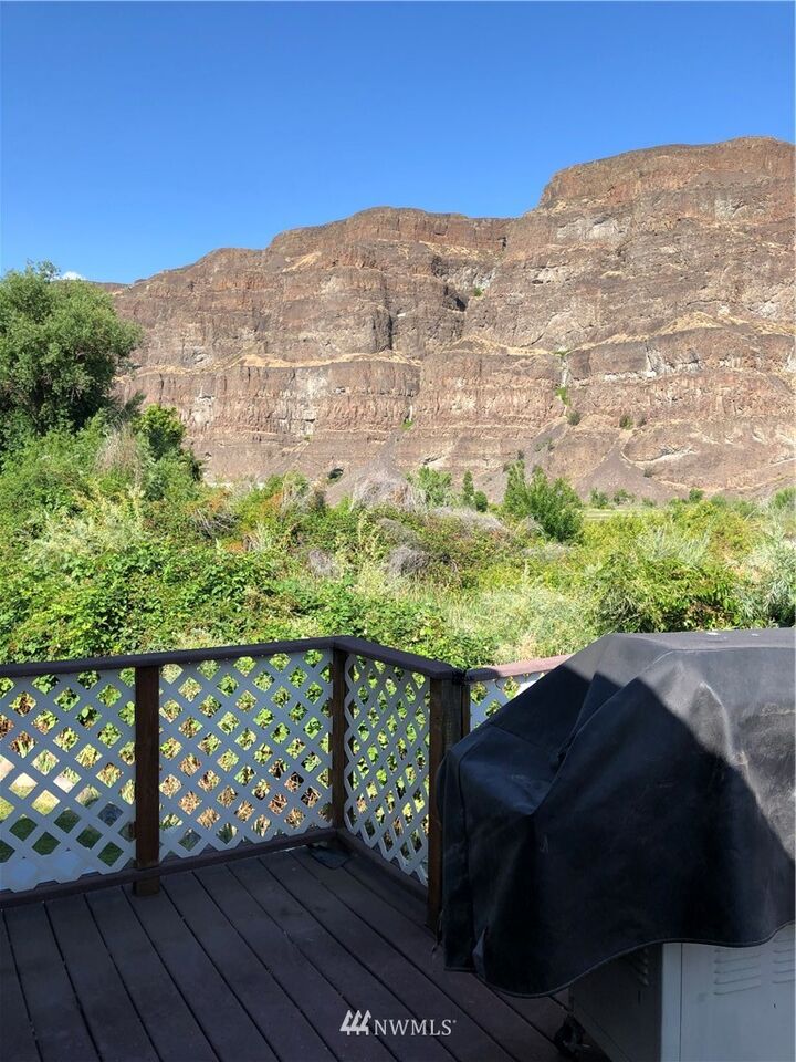 Property Photo:  8542 Crescent Bar Road NW 305  WA 98848 