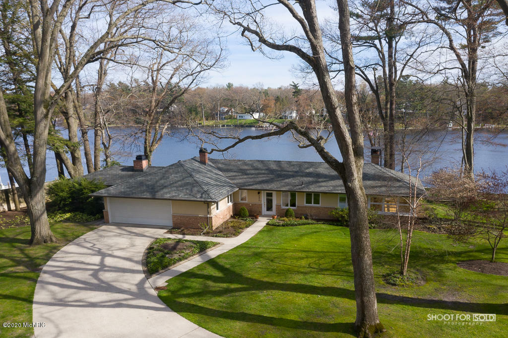 Property Photo:  2955 Willis Drive  MI 49456 