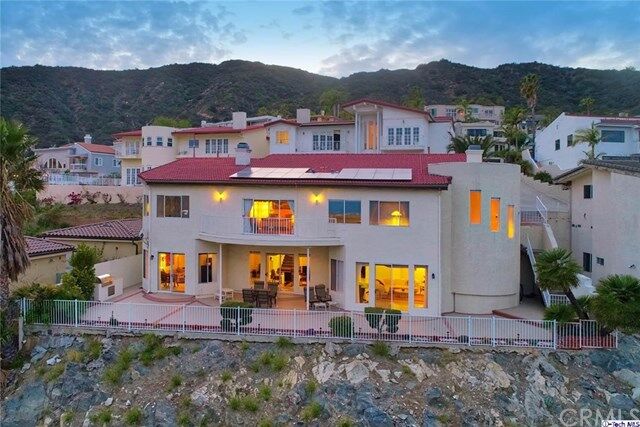 Property Photo: 3316 Barnes Circle CA 91208