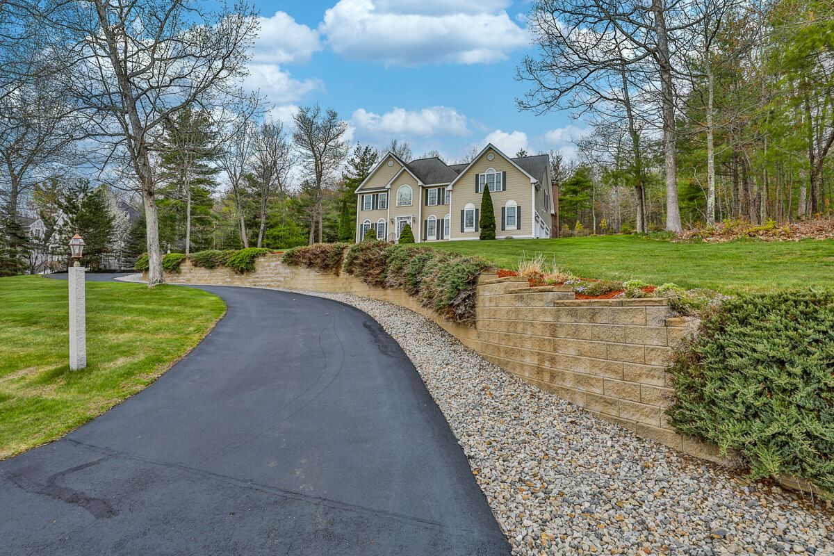 Property Photo:  34 Cedar Crest Lane  NH 03032 