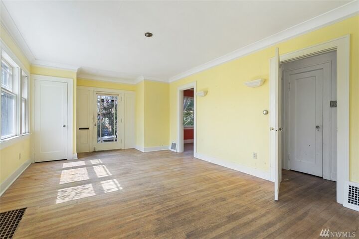Property Photo: 5026 46th Avenue S WA 98118