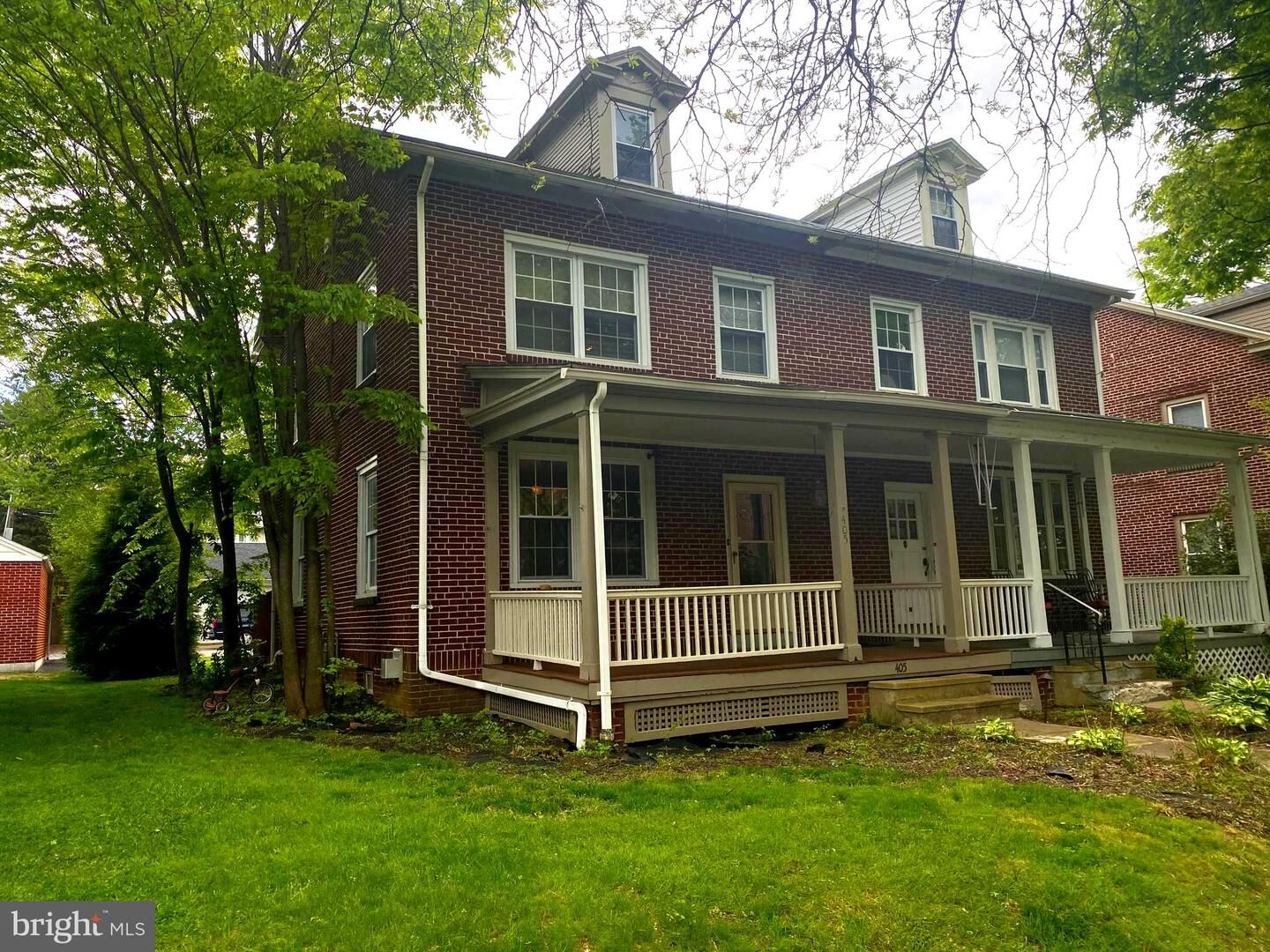 Property Photo:  405 S 5th Avenue  PA 19611 