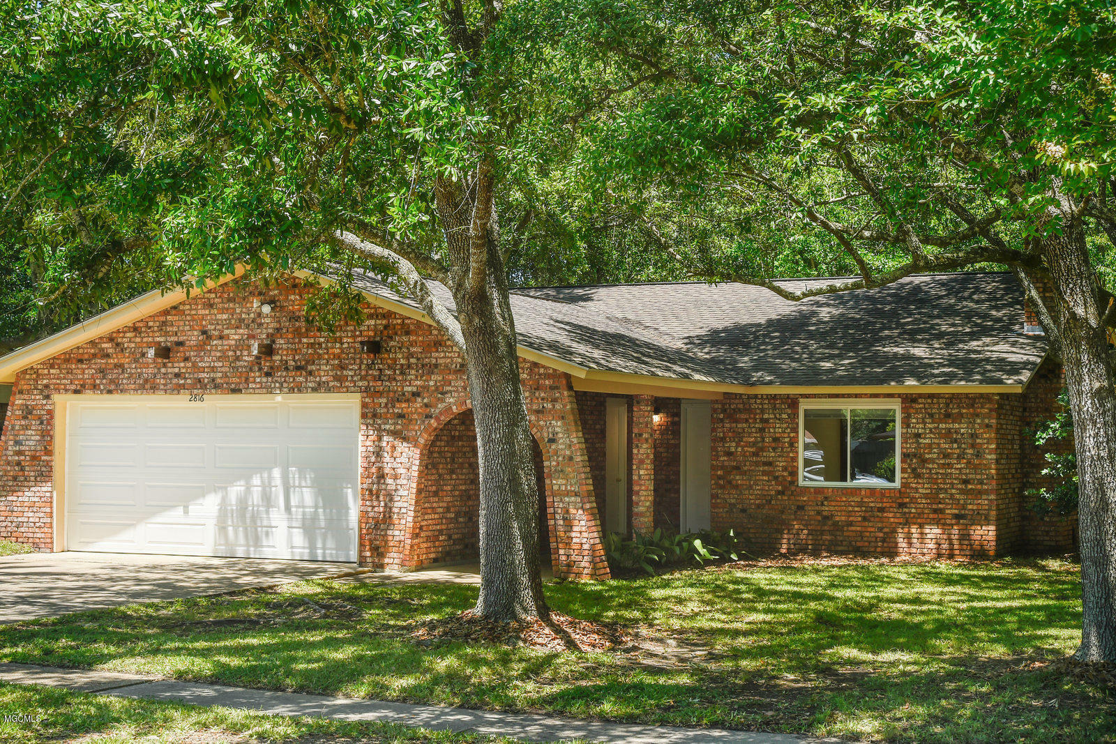 Property Photo:  2816 Lawnwood Drive  MS 39564 