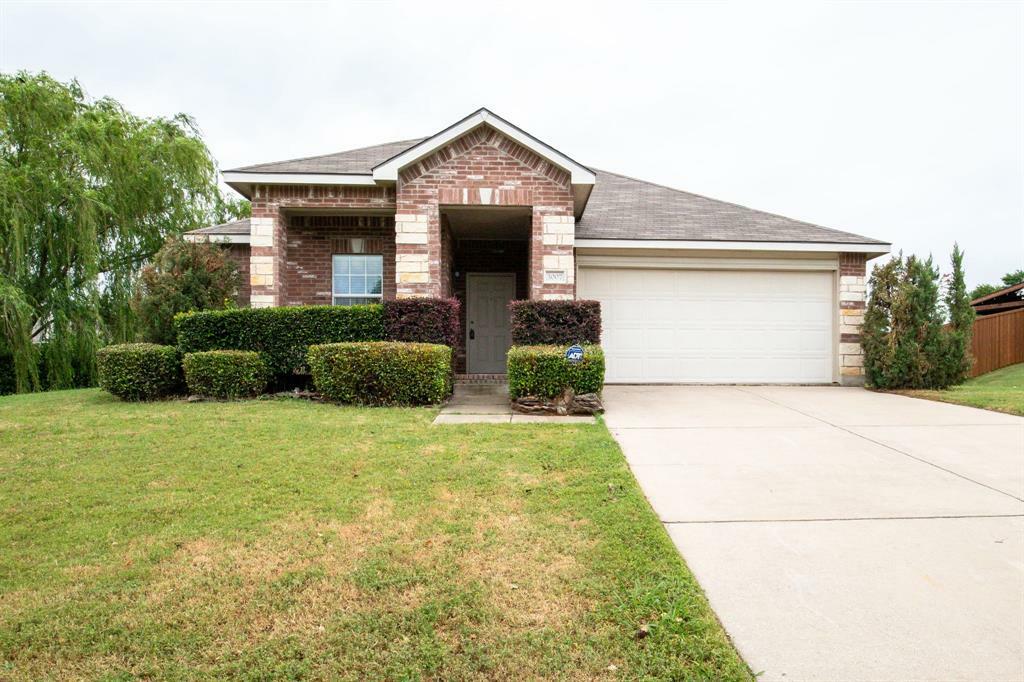 Property Photo:  3007 Lipizzan Court  TX 76210 