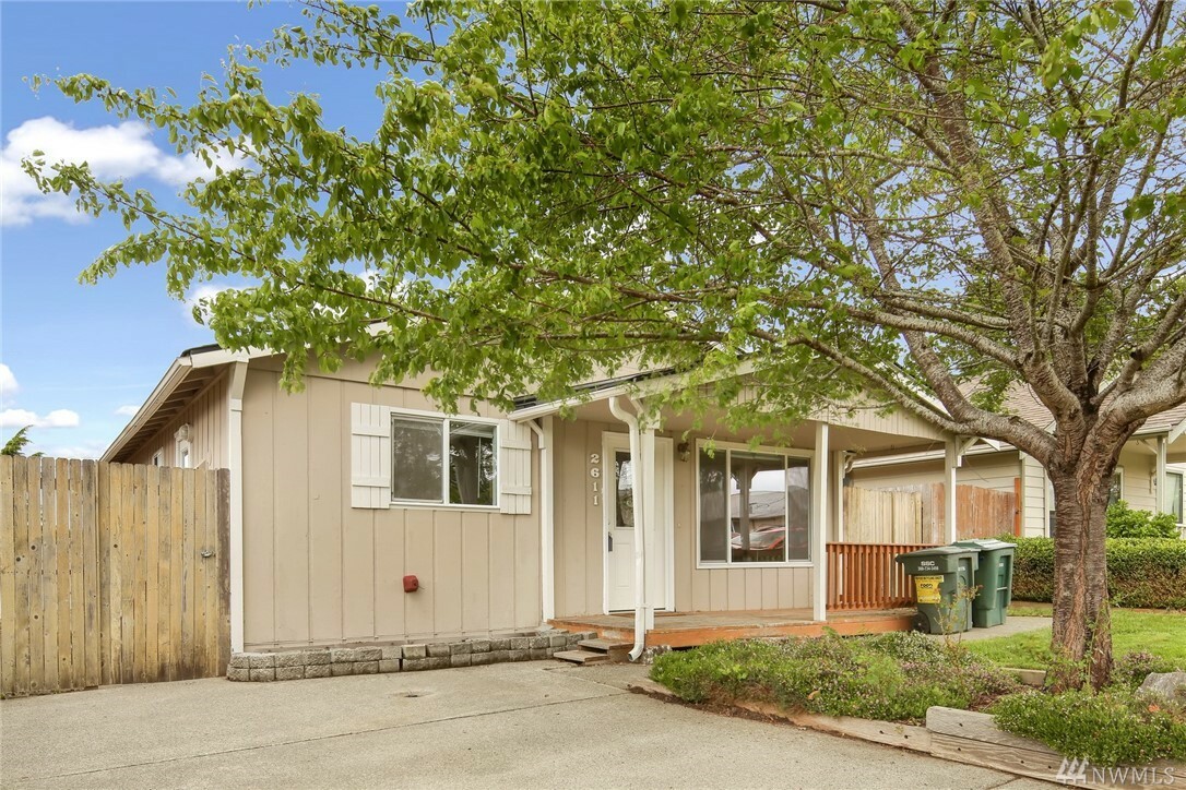 Property Photo:  2611 Xenia St  WA 98226 