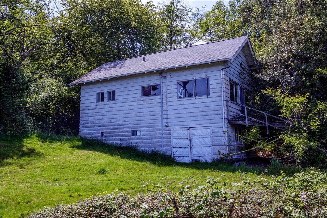 Property Photo:  23015 64th Ave SW  WA 98070 