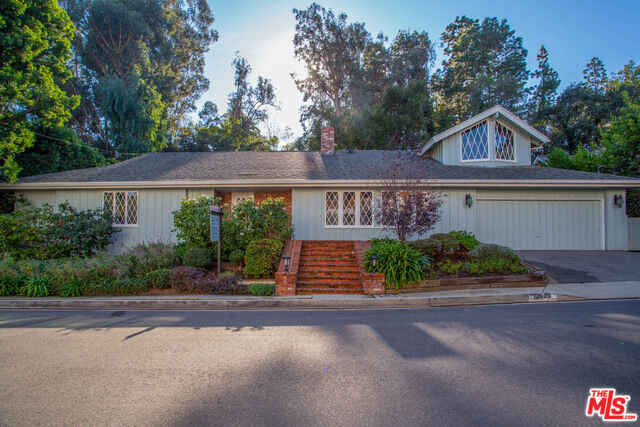 Property Photo: 12626 Homewood Way CA 90049