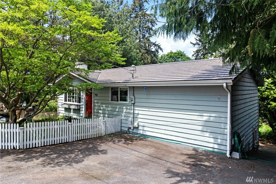 Property Photo: 9415 Bowdoin Wy WA 98020