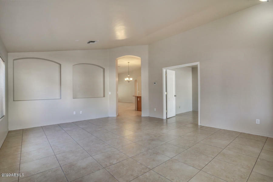 Property Photo:  3913 W Lone Cactus Drive  AZ 85308 