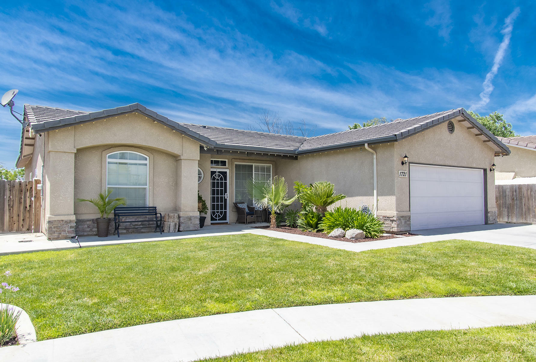 1721 Cotton Court  Tulare CA 93274 photo