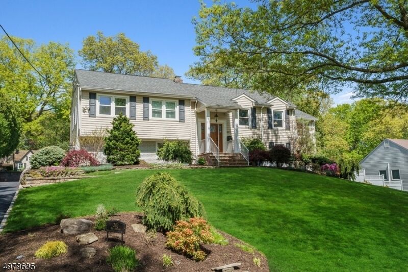 Property Photo:  282 Ravenswood St  NJ 07092 