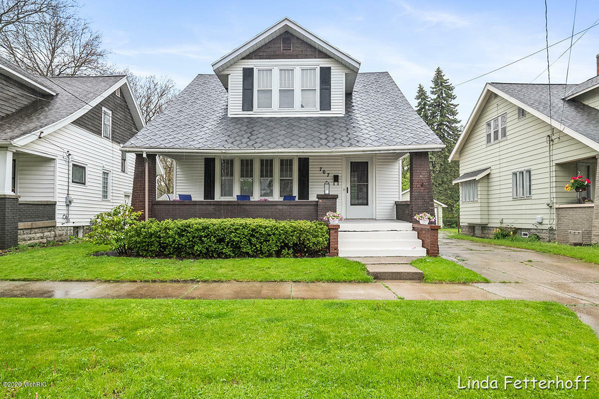 Property Photo:  707 Lincoln Avenue NW  MI 49504 