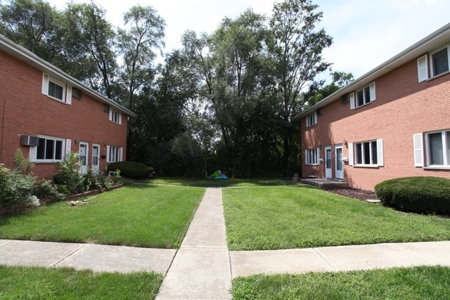 Property Photo: 1231 Town Crest Drive IL 60451