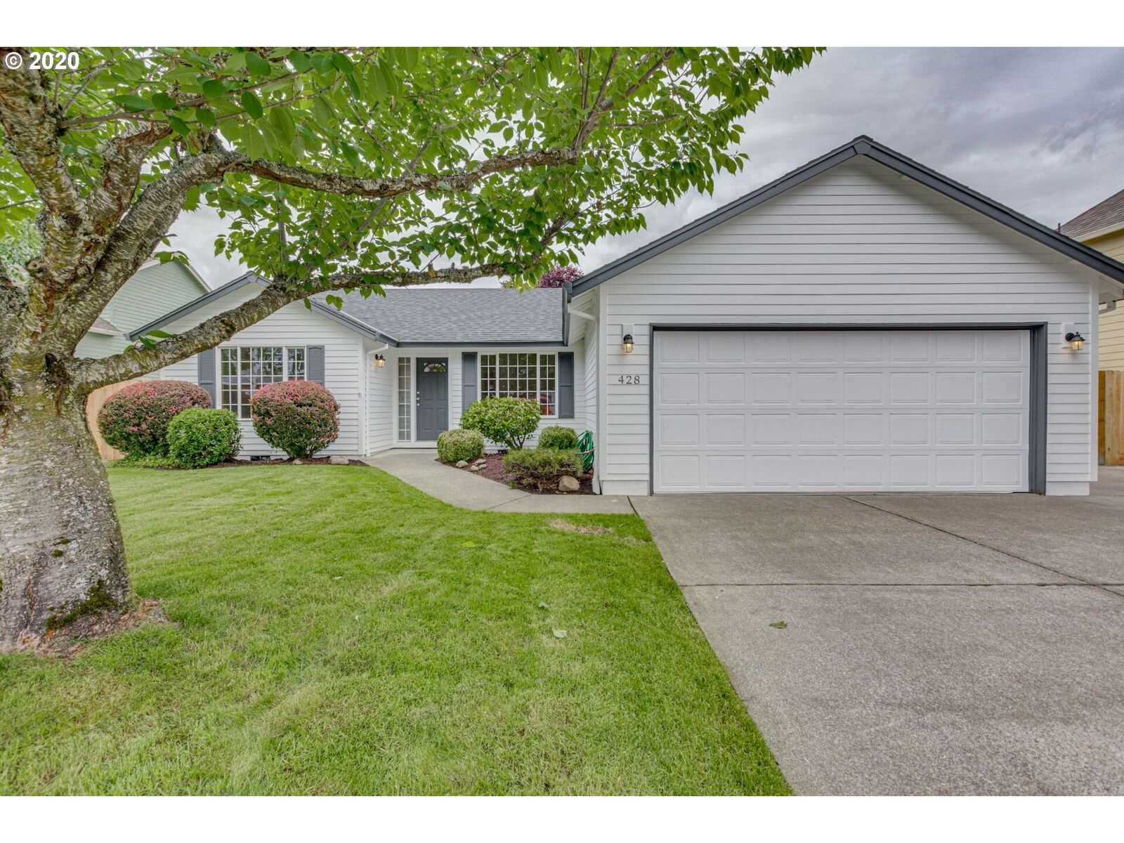 Property Photo:  428 SE 10th Ave  OR 97013 