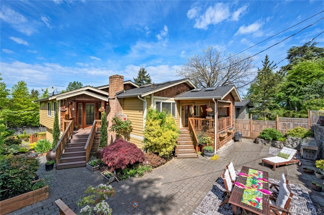 Property Photo:  1849 1st St  WA 98033 