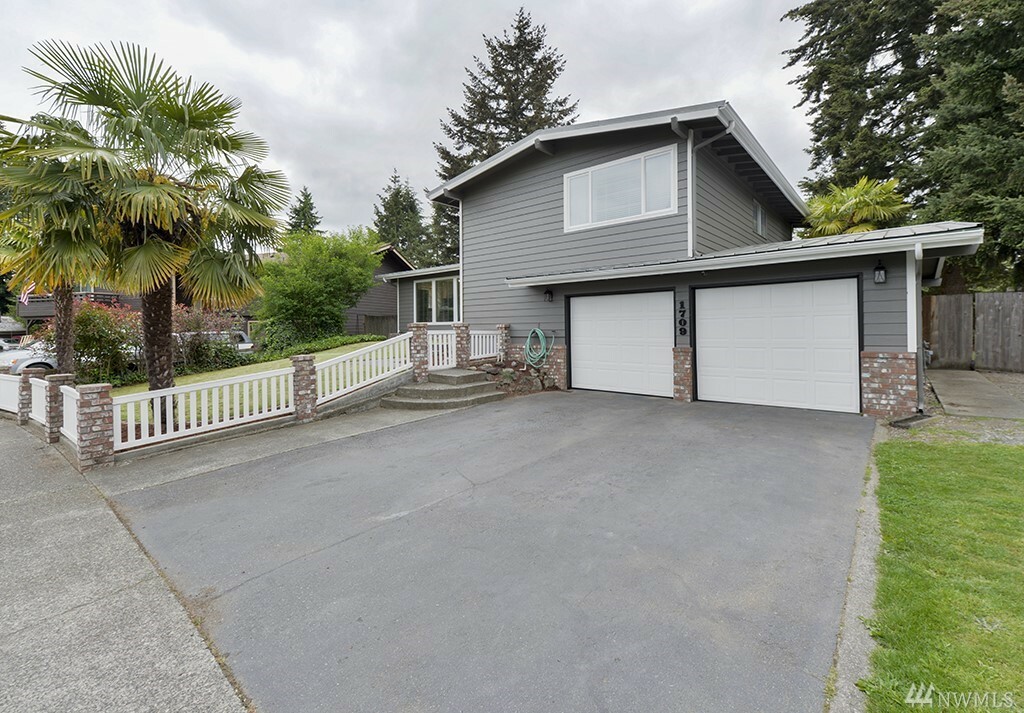 Property Photo: 1709 Whitman Ave NE WA 98059