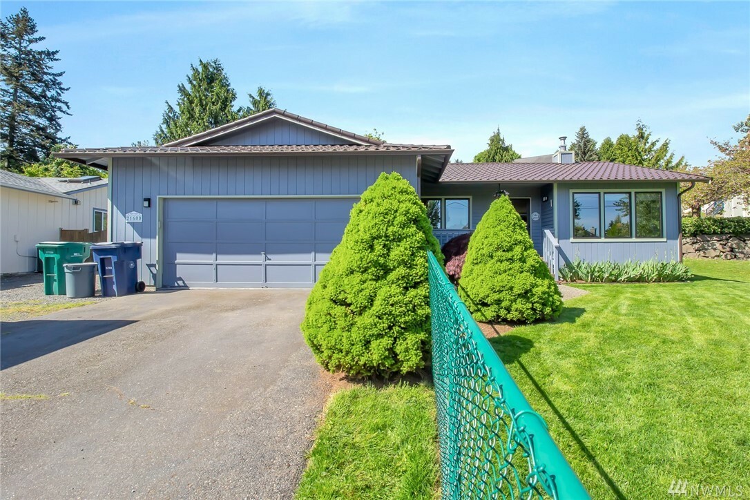 Property Photo:  21600 Vine Rd  WA 98036 