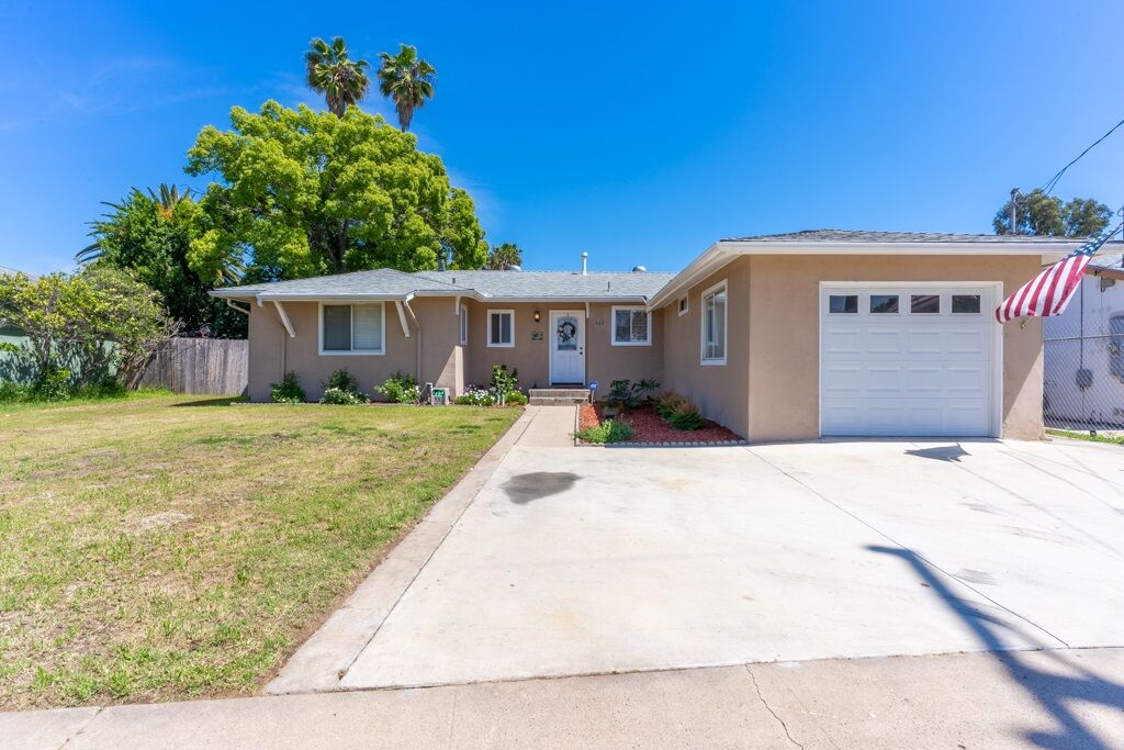 Property Photo:  422 El Rancho Ln  CA 92027 