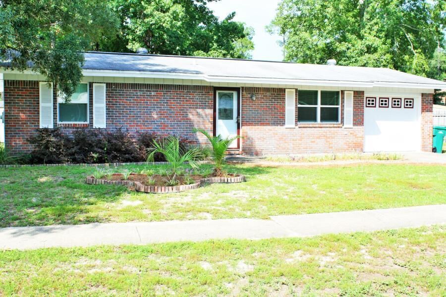 Property Photo:  1314 Finck Road  FL 32578 