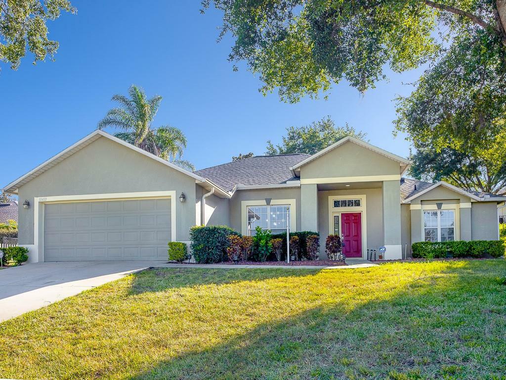 Property Photo:  11413 Lake Tree Court  FL 34711 