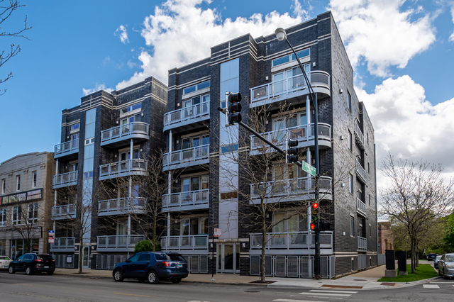 Property Photo: 3559 West Montrose Avenue 4E IL 60618