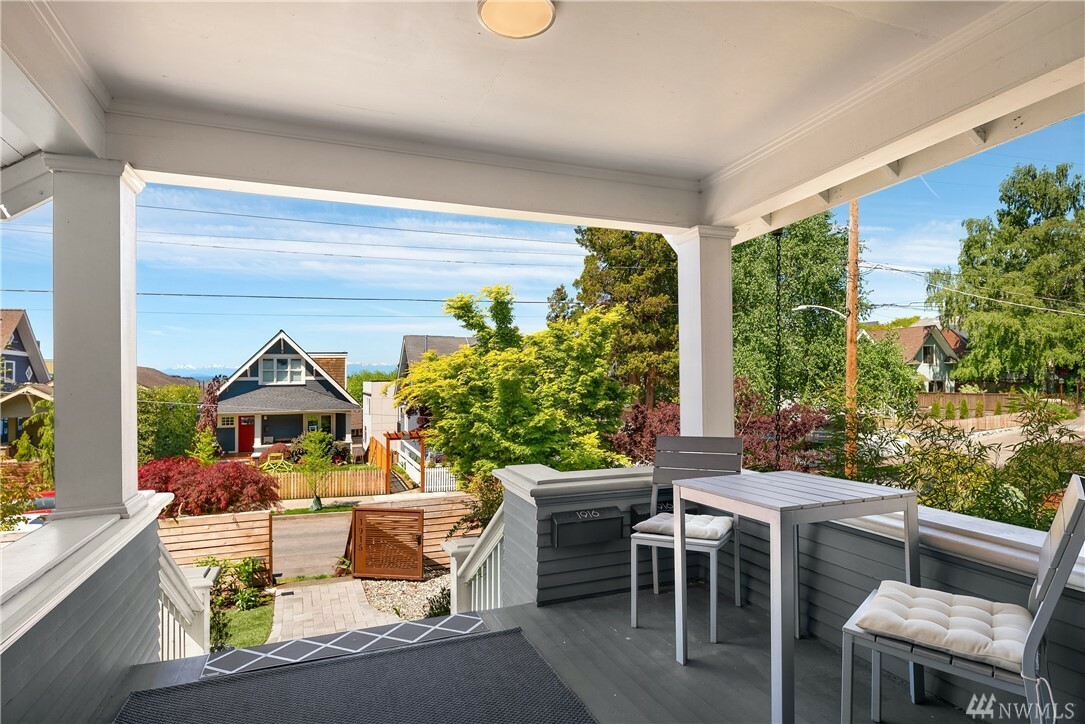 Property Photo: 1916 9th Ave W WA 98119
