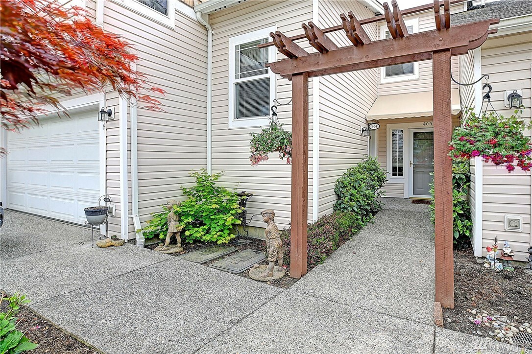 Property Photo:  7322 Centerville Ct 404  WA 98292 