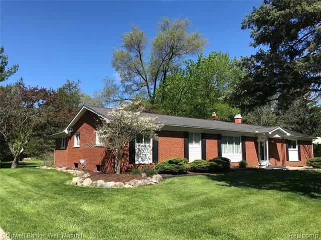 Property Photo: 26457 Pleasant Valley Road MI 48331