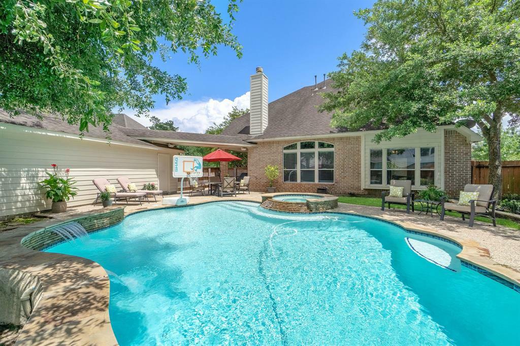 Property Photo: 83 S Bardsbrook Circle TX 77382