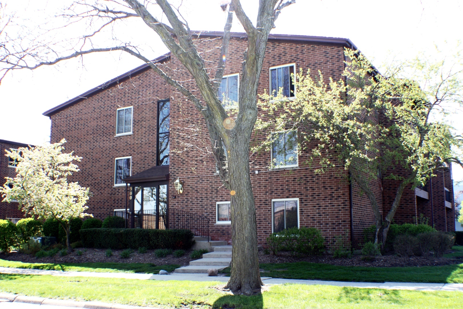 Property Photo: 900 Perrie Drive 103 IL 60007