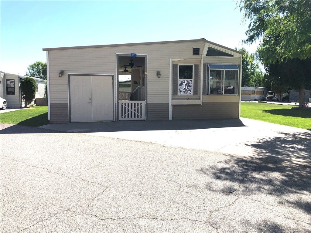 Property Photo: 8818 Crescent Bar Road NW 151 WA 98848