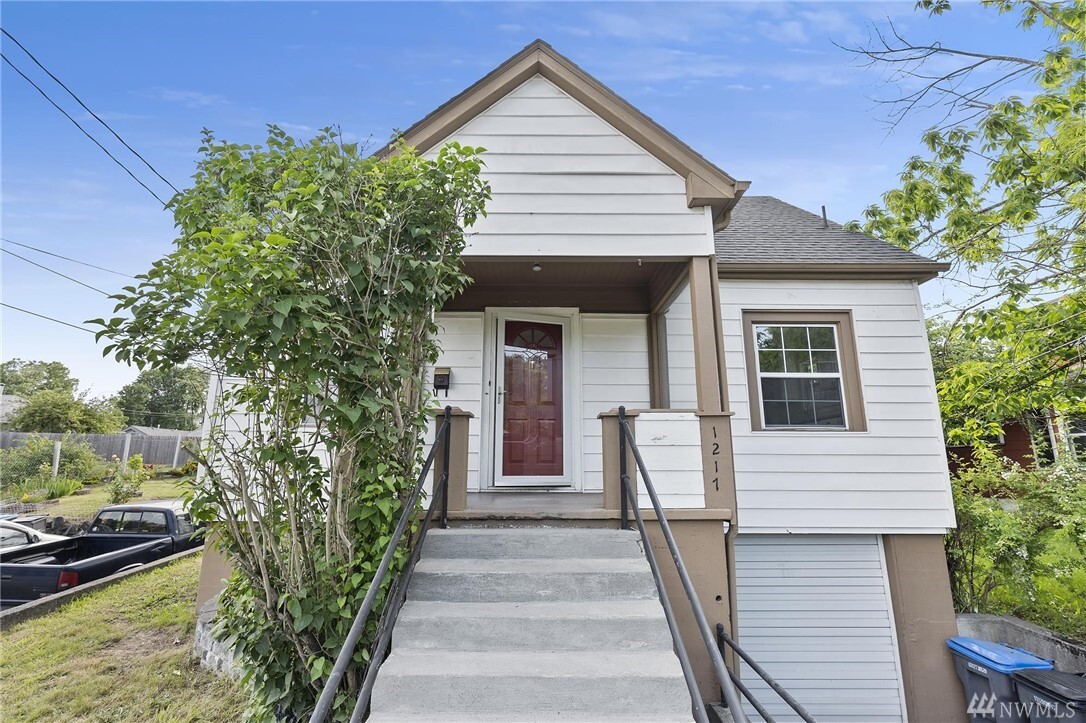 Property Photo: 1217 Warren Avenue WA 98337