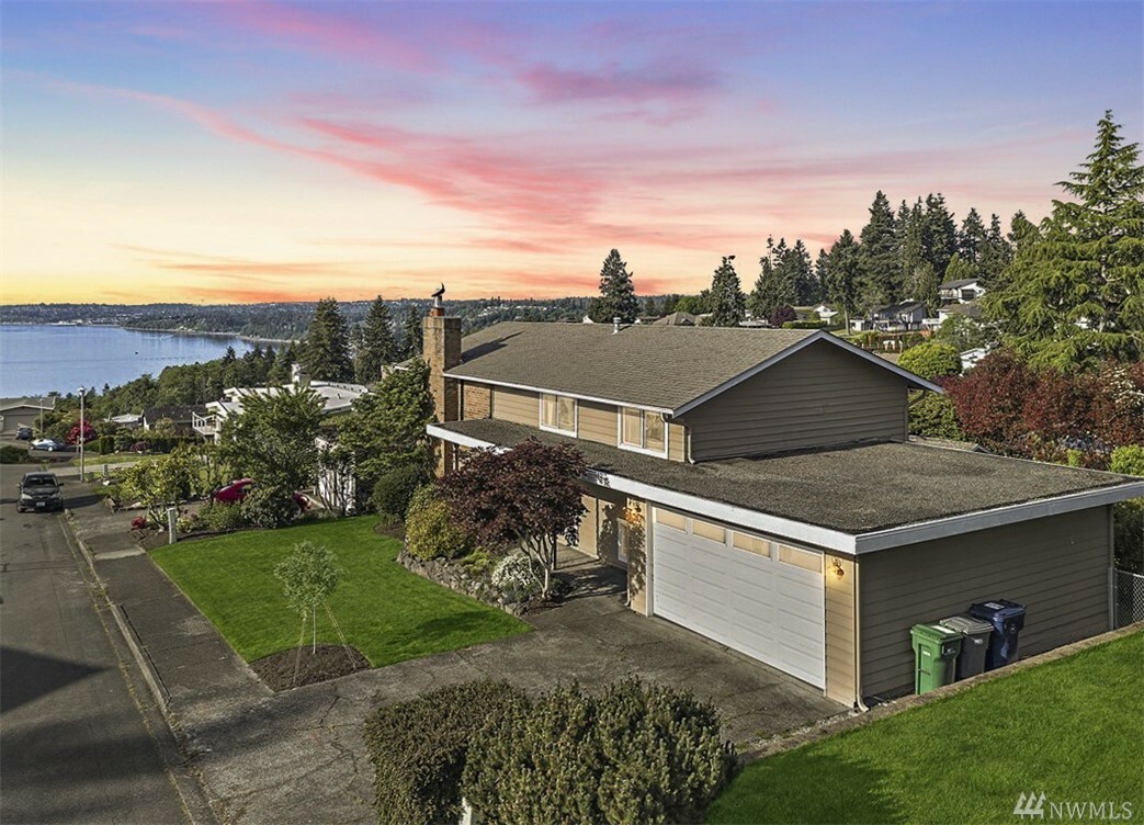 Property Photo: 30002 2nd Avenue SW WA 98023