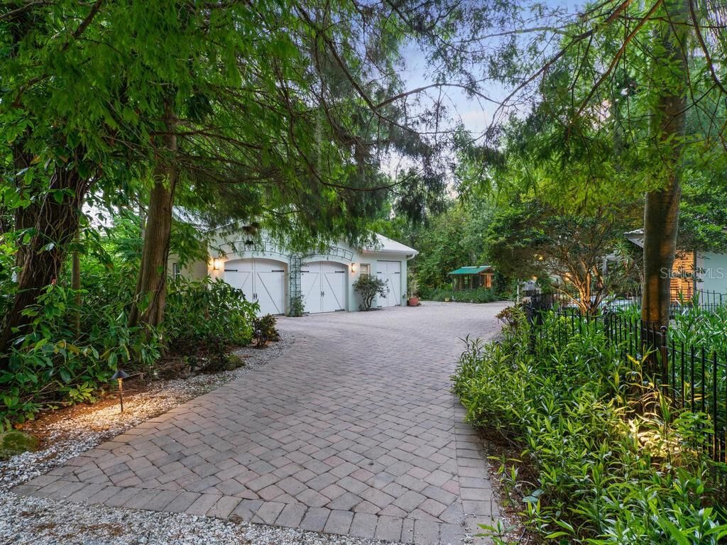 Property Photo: 4752 Huntley Lane FL 34232
