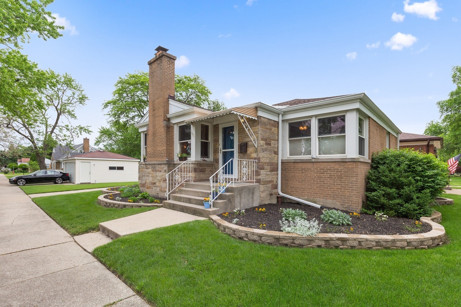 Property Photo:  1601 Hawthorne Avenue  IL 60154 