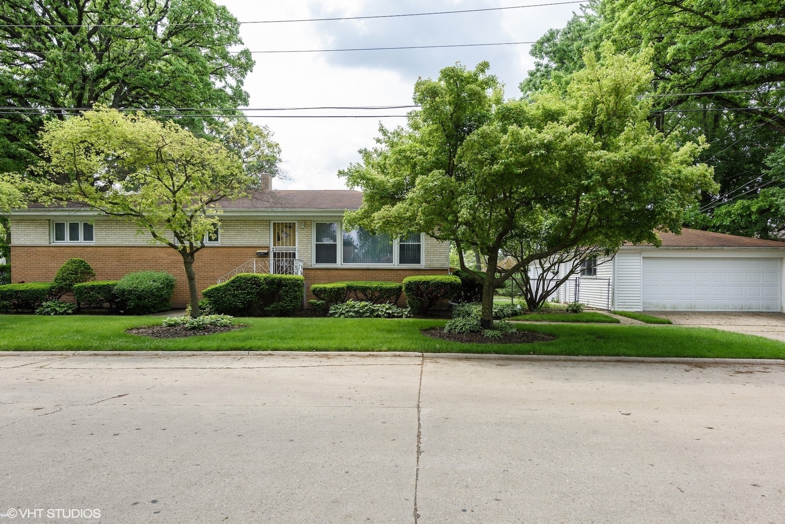 Property Photo: 2701 Glenview Avenue IL 60068