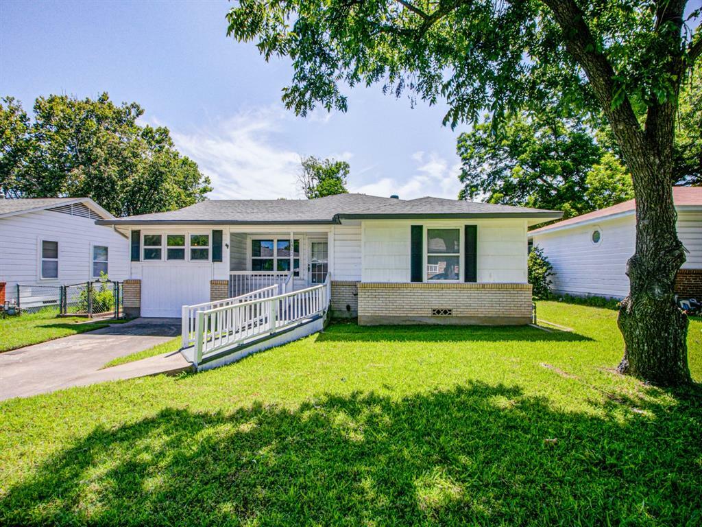 Property Photo:  1812 Boyd Street  TX 76209 