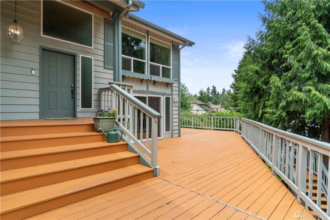 Property Photo: 6811 47th Avenue E WA 98443