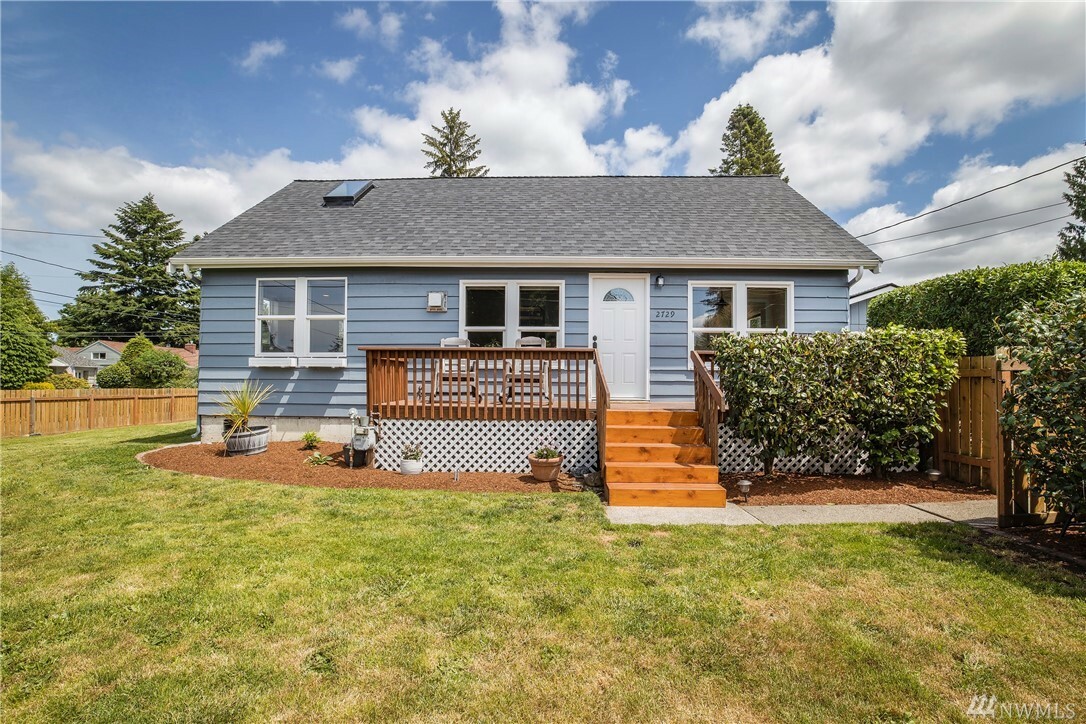 Property Photo:  2729 Mountain View Ave W  WA 98466 