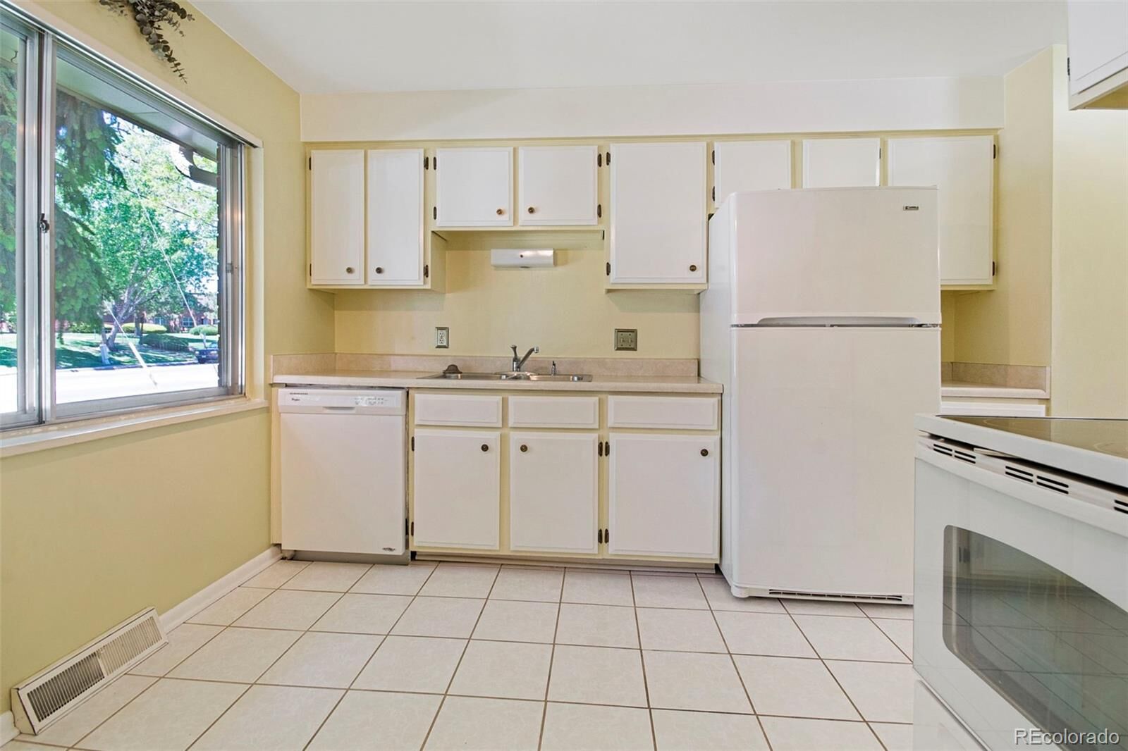 Property Photo:  5714 S Lowell Boulevard  CO 80123