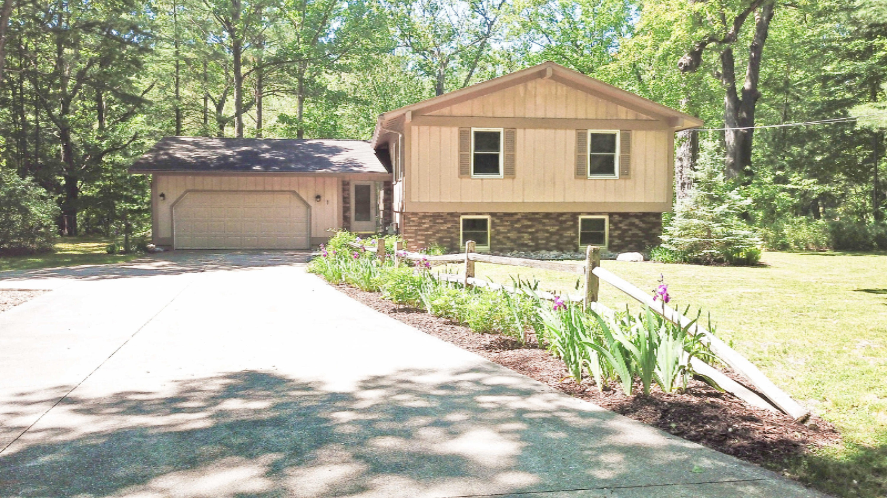 Property Photo: 14535 Tomahawk Lane MI 49307