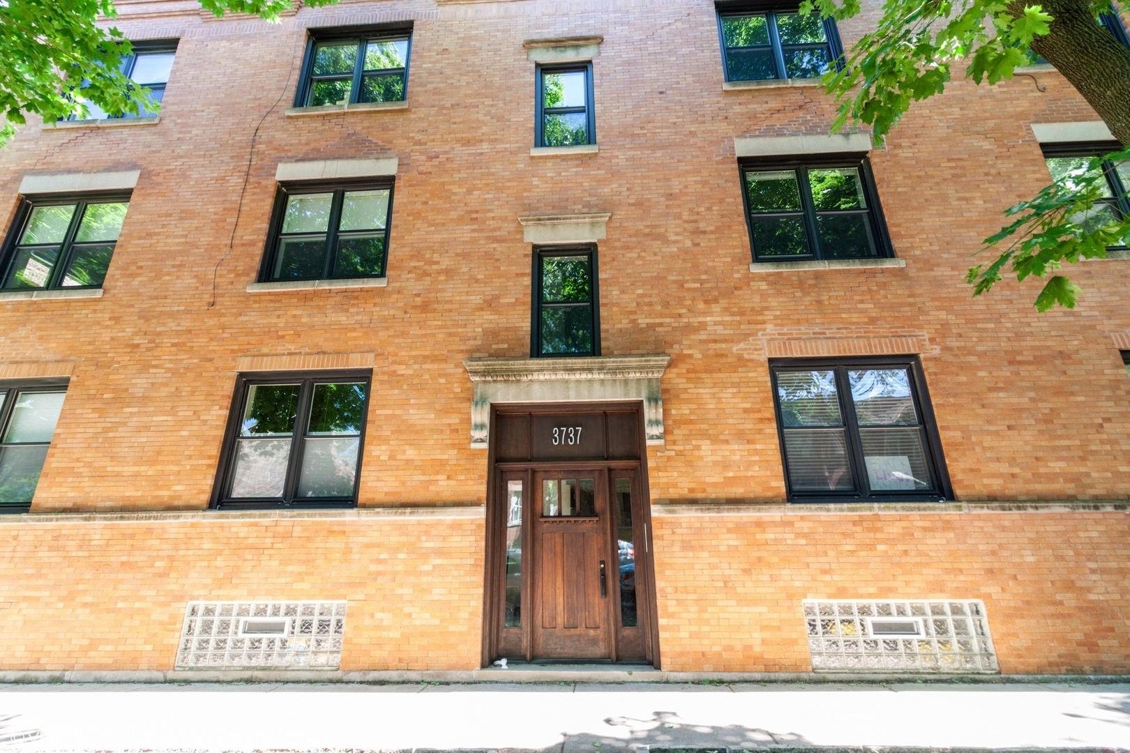 Property Photo: 3737 North Leavitt Street 2N IL 60618