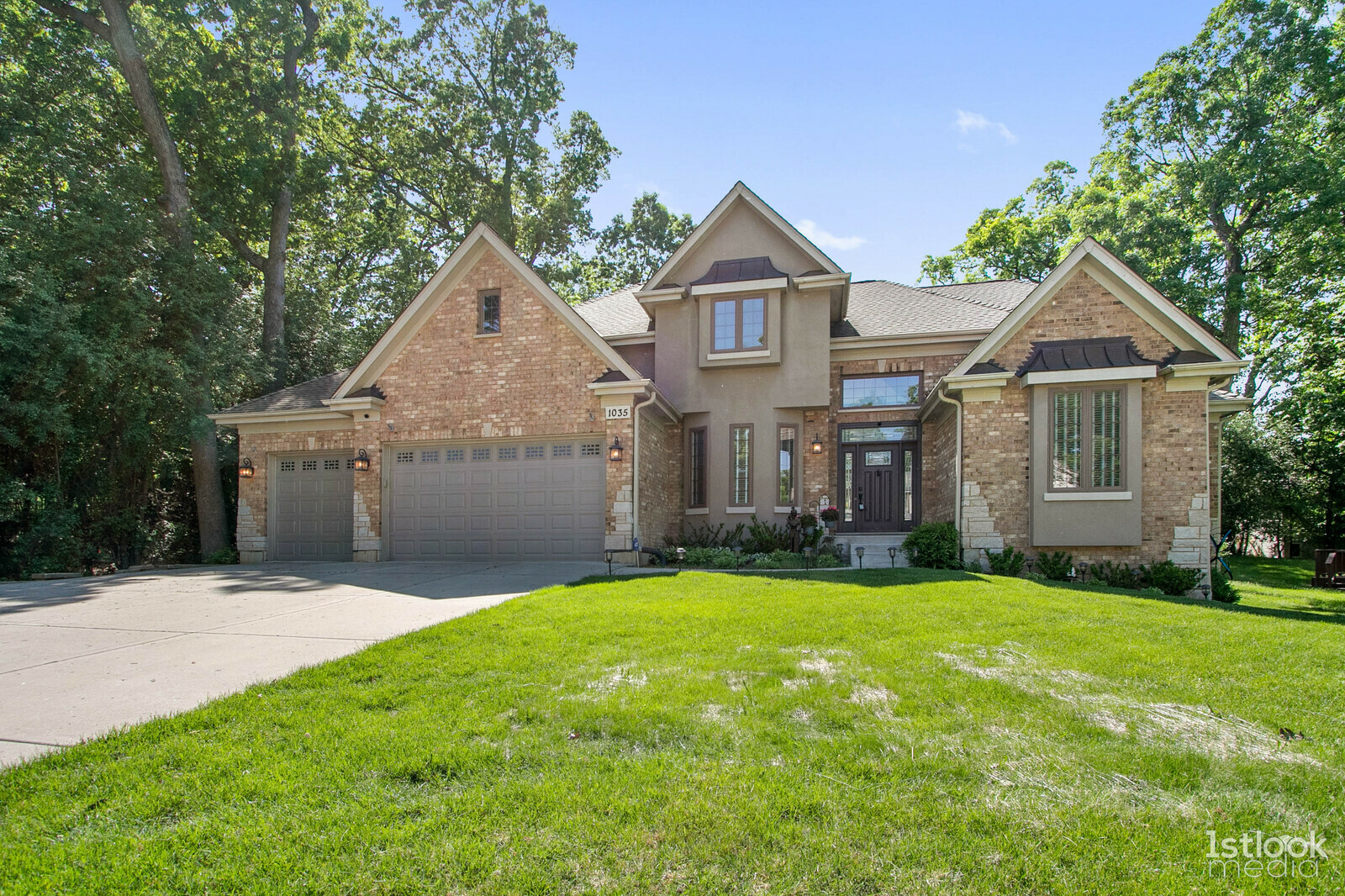 Property Photo:  1035 Rosewood Drive  IL 60110 